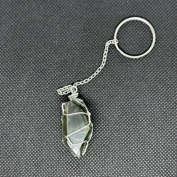Garden clear quartz keychain handmade wire wrap - Picture 3 of 6